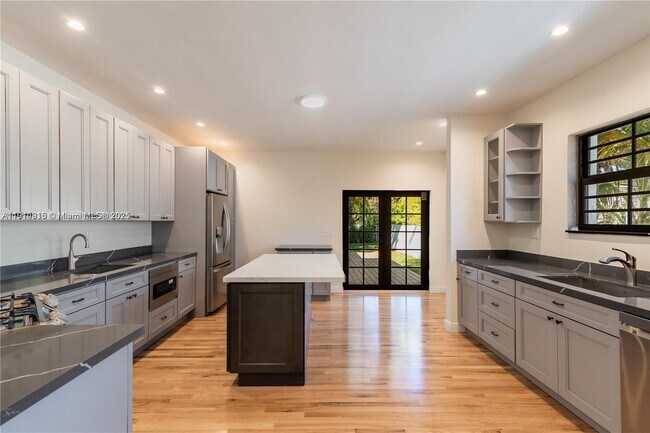 Photo - 3718 Sheridan Ave