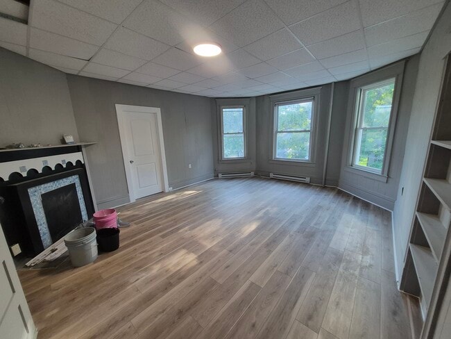 Building Photo - 106 6th St NW Unit 3