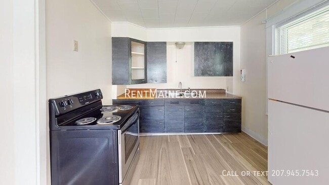 Building Photo - 12 Stone St Unit 1A