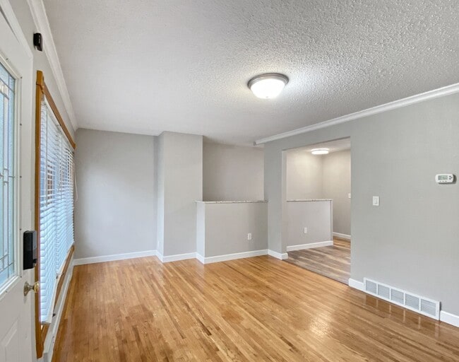 Photo - 3338 Library Ln