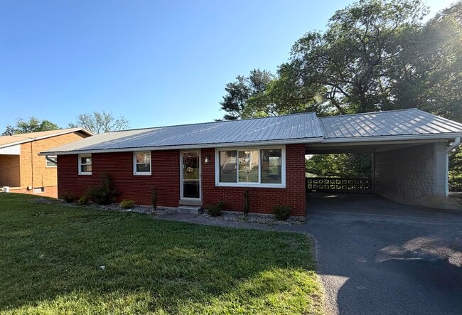 Building Photo - 207 Beecher St