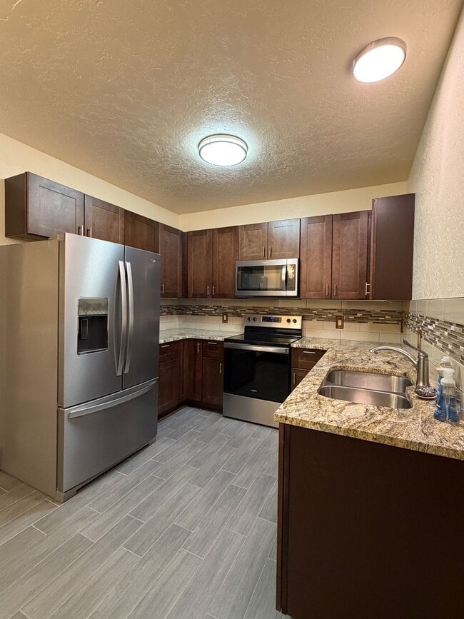 Photo - 1 Bedroom 1 Bath West Glenwood Apartment for Rent