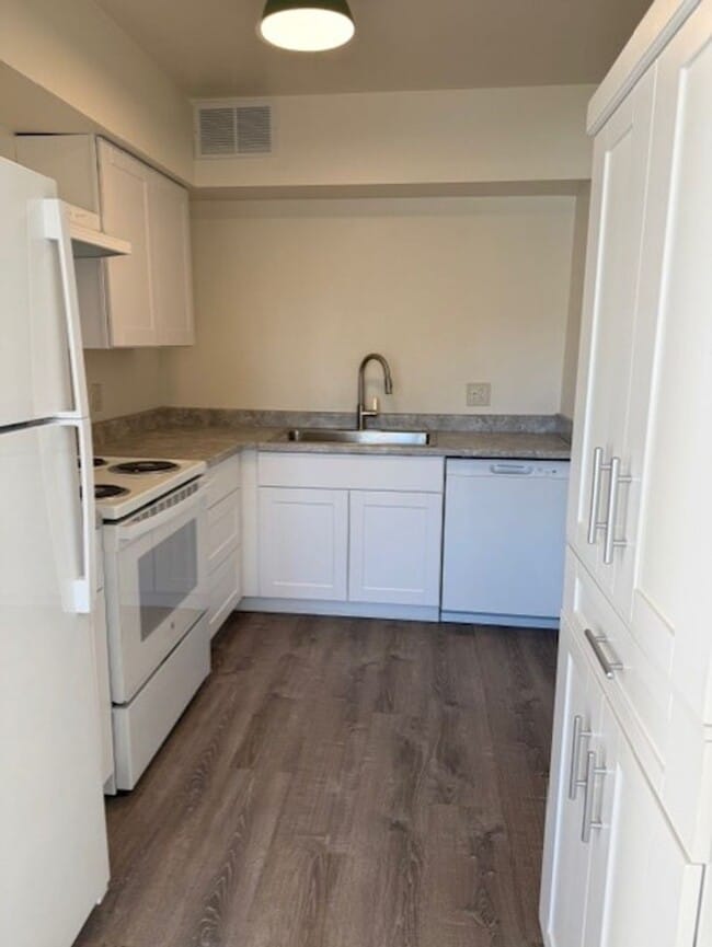 Photo - Completely remodeled and beautiful 2 Bedroom apartment available - Contact Property Pros
