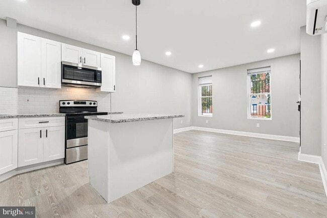 Building Photo - 916 N Arlington Ave Unit 1