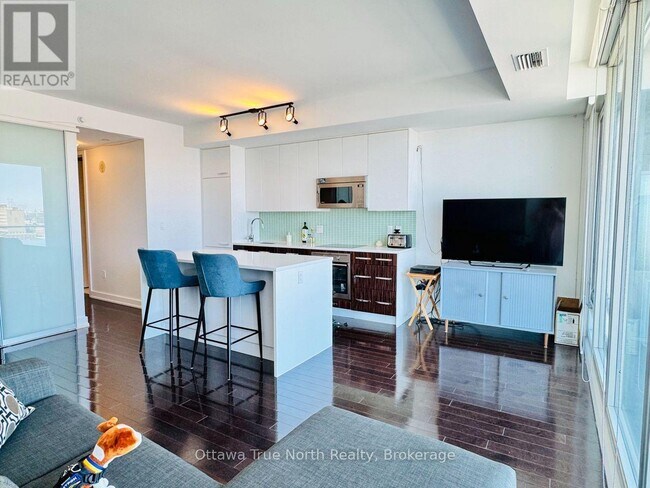 Photo - 111 Champagne Ave S Unit 908