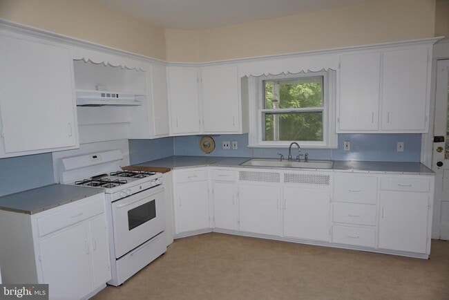 Photo - 16 Lawrenceville - Pennington Rd