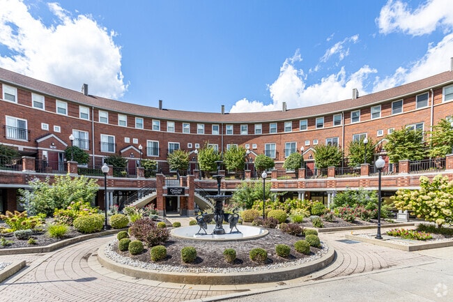 Apartments Downtown Louisville | Louisville Apartments | Crescent Centre Apartments