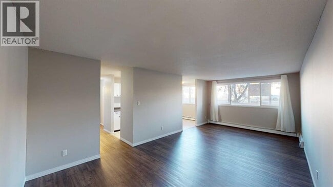 Photo - 10105-10107 107 Ave