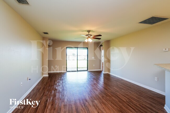 Photo - 716 Evening Shade Ln