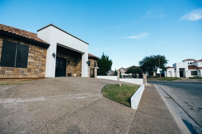 Photo - 302 Lake Clark Ct