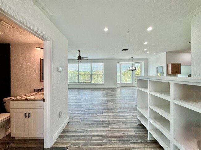 Photo - 2384 Creek Ct