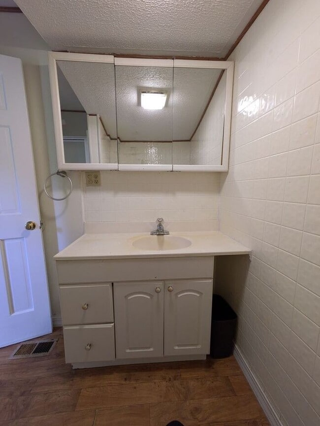 Photo - 1BD/2BA Single Family Home in Hickory!