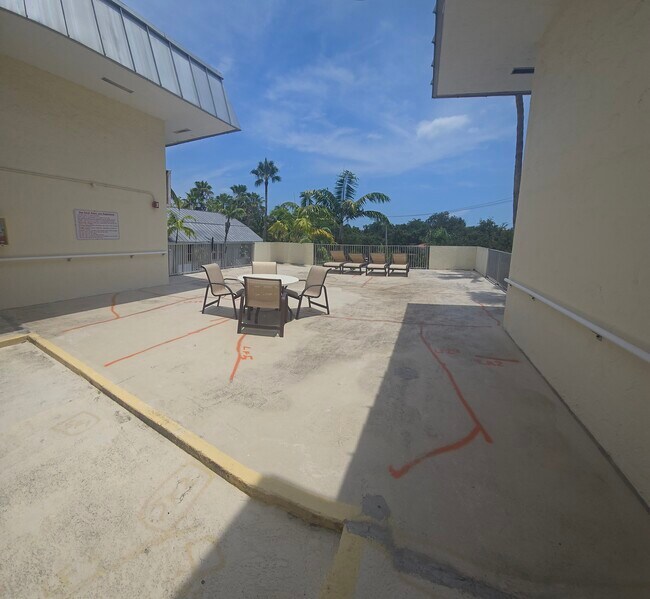 8950 SW 69th Ct Unit Victor