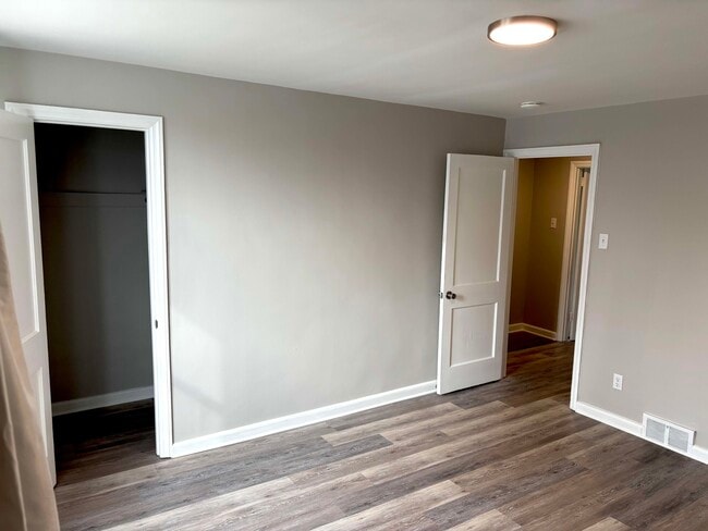 Photo - 21 W 21st St