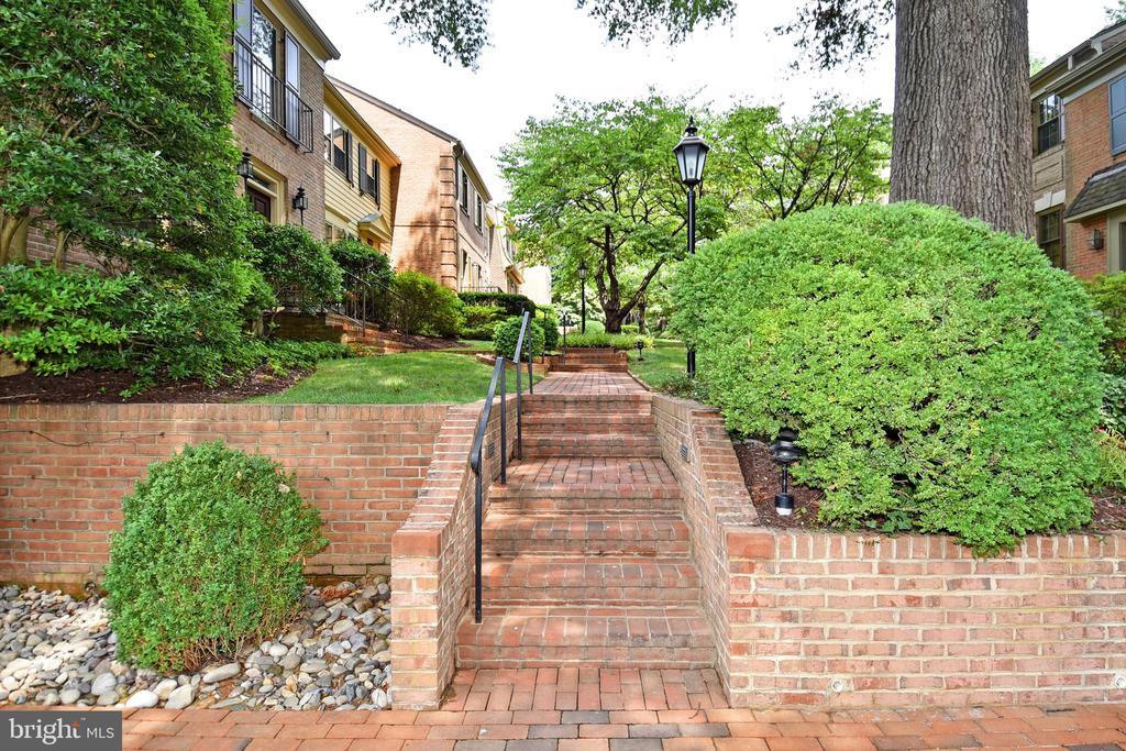Photo - 5139 Westbard Ave