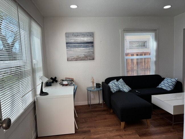 Photo - Downtown Sacramento 2 Bedroom, 1 Bath 850 sqft. Townhome for Lease.