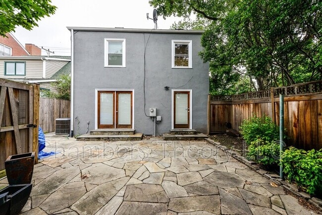 Photo - 635 N West St
