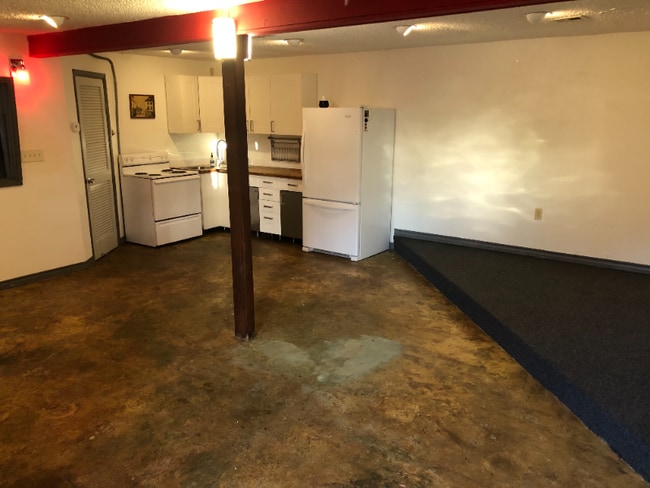 Photo - 9100 Georgian Dr Unidad Back apt