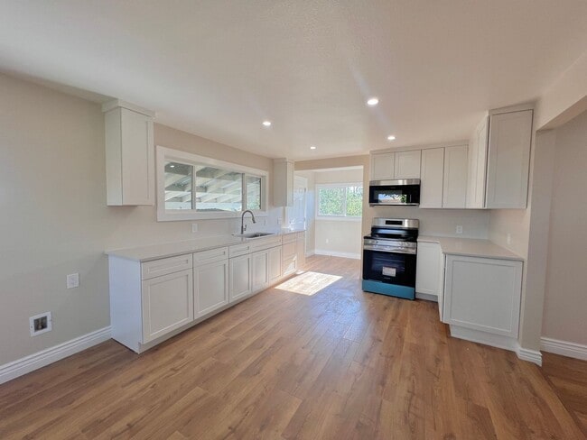 Building Photo - 1515 Stony Point Rd Unit B