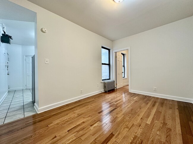 Photo - 401 E 68th St Unidad 4F