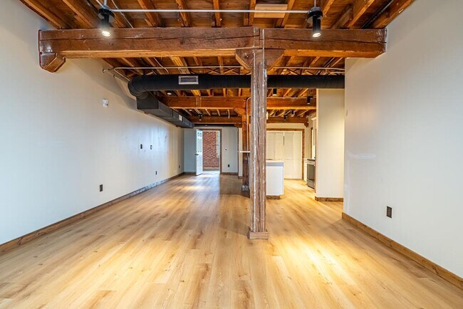 600 E Main St