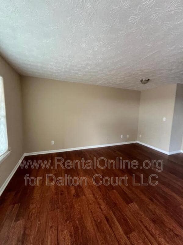 Building Photo - 1972 Cambridge Dr Unit 31