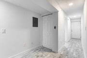 Deluxe - 1 BR, 1 BA - 550 SF
