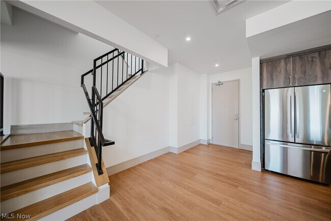 99 W St Clair Ave