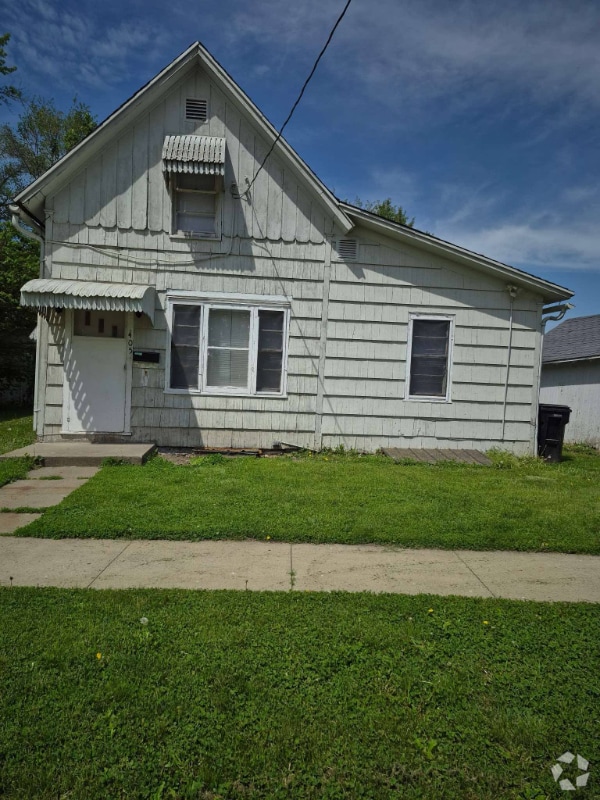 Building Photo - 405 S Webster St Rental