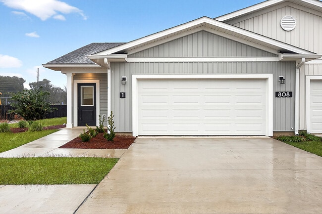 Building Photo - Oak Harbor Village