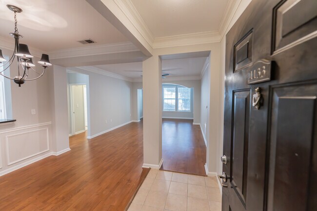 View Entering Unit from Front Door - 1133 Westchester Rdg NE Unidad 1133