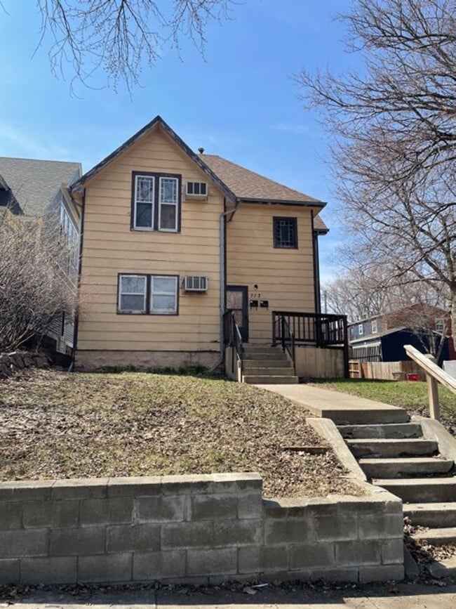 Building Photo - 713 S Duluth Ave Unit Duluth