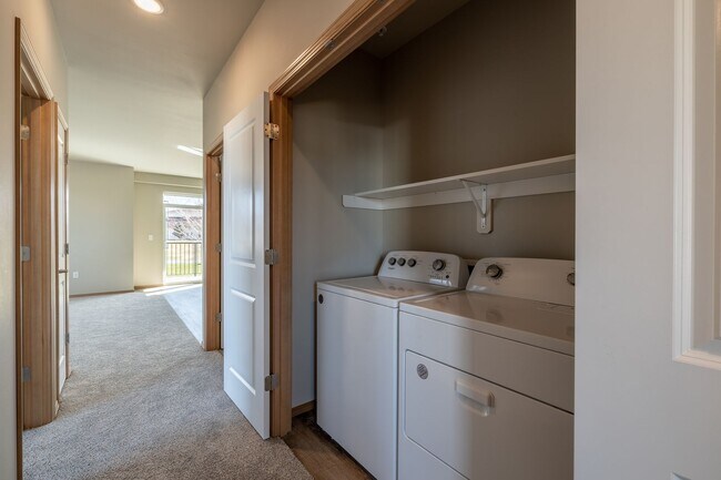 Photo - 3 Bedroom 2 Bath Apartment Pet Friendly! Unidad 334