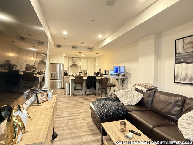 Building Photo - 9 Douglas St