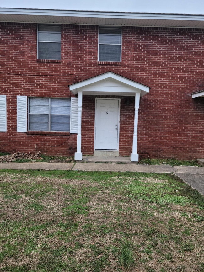Photo - "Charming 2-Bedroom Oasis with Modern Comforts in Jonesboro!" Unit Apt. C
