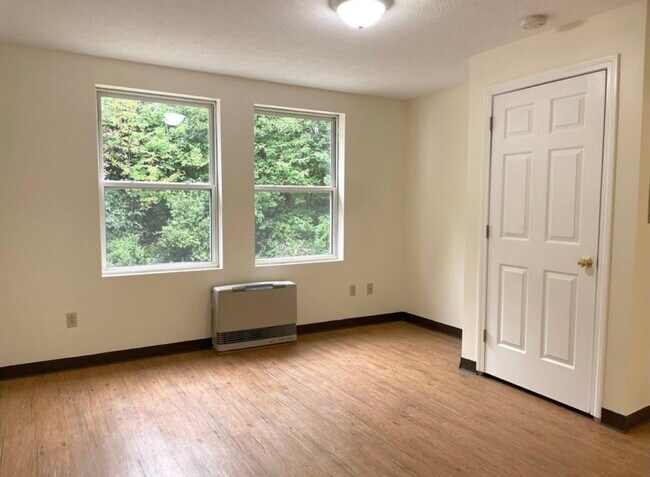 Photo - 143 Turkey Ln Unit B