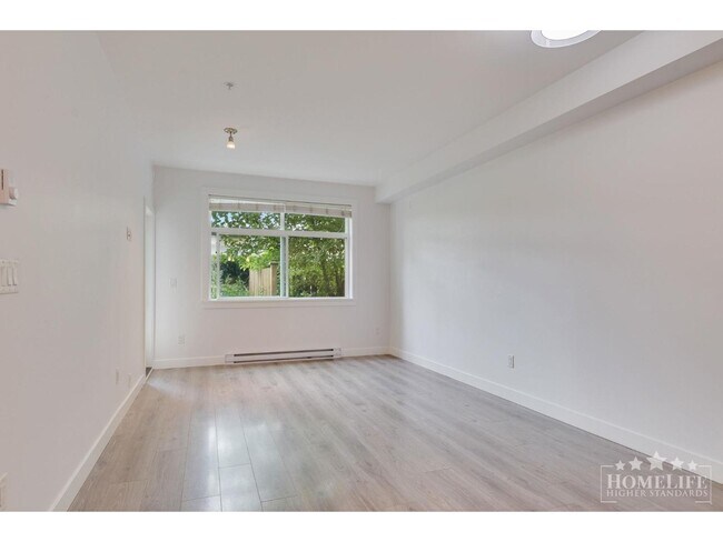 Photo - 20686 Eastleigh Crescent Unit 104