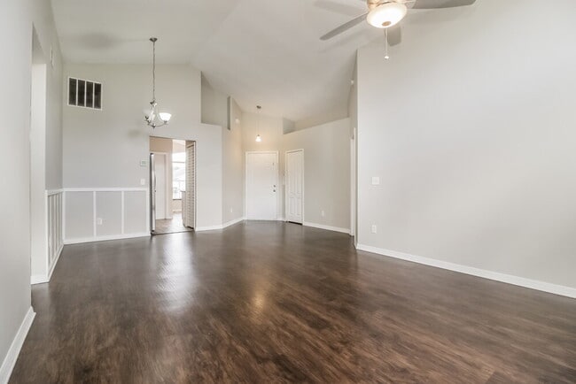 Photo - 2630 Delcrest Dr