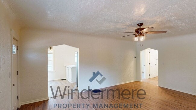 Photo - 834/836 Whitman Unit 836