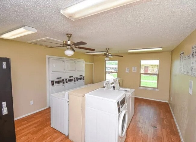 Photo - 1301 W College St