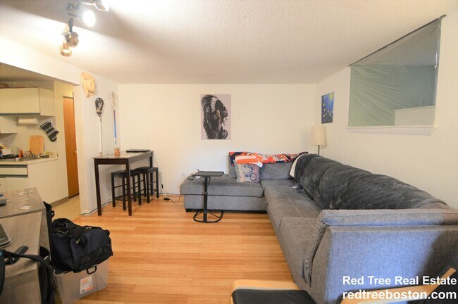 Building Photo - 21 Kinross Rd Unit 1 Rental
