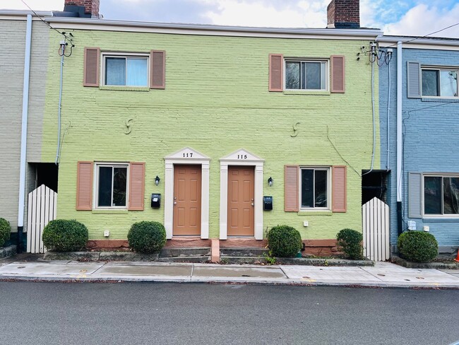Photo - Two Bedroom/One Bathroom Townhome one block away from AGH! September 1 move in! Unidad PH 115