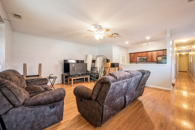 Photo - 2030 W Warren Blvd Unit 1