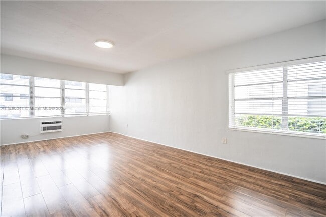 Photo - 8315 Byron Ave Unit 4