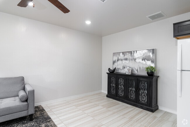 2BR, 1BA - 865SF - Dining Room