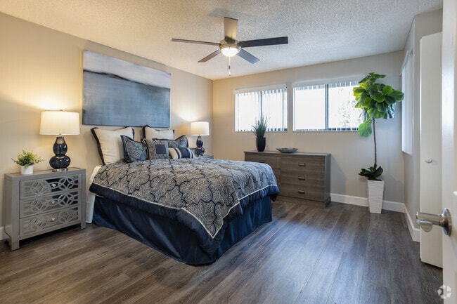 2BR, 1.5BA - 1,200SF