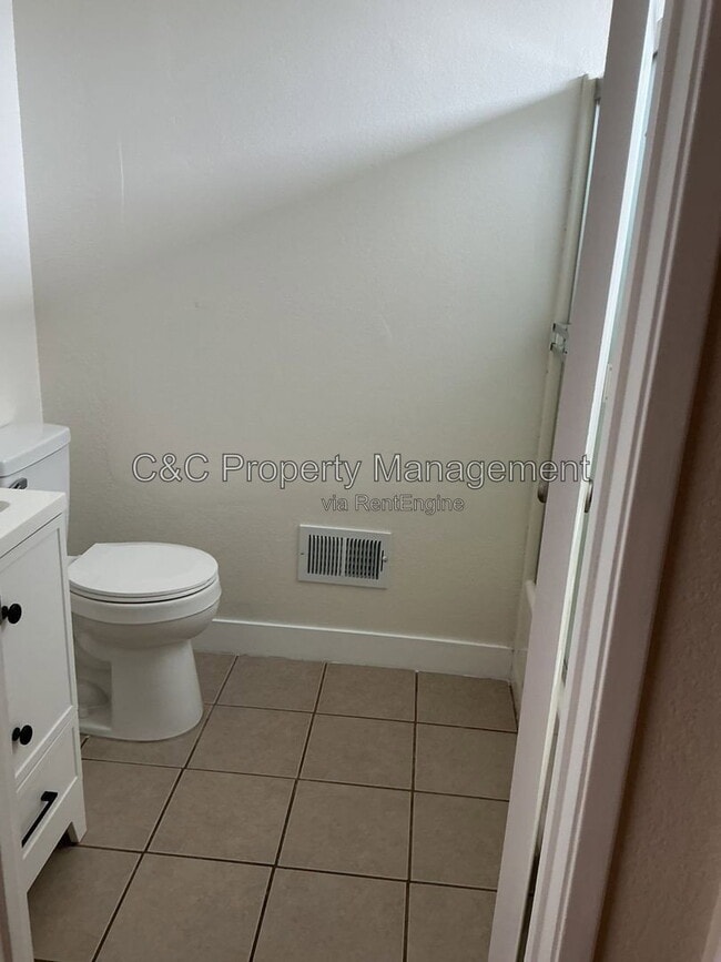 Photo - 1559 Elderwood Ave