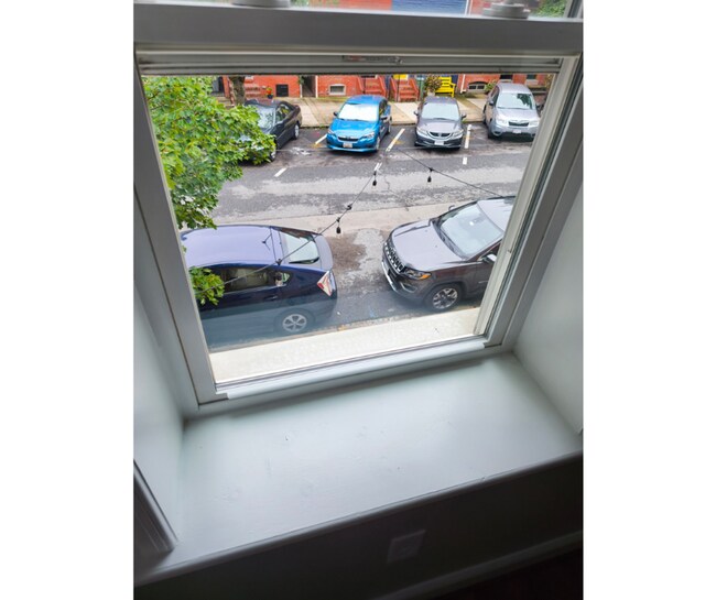 Photo - 1932 Bank St Unidad 2B W/Bath Available $800 2B