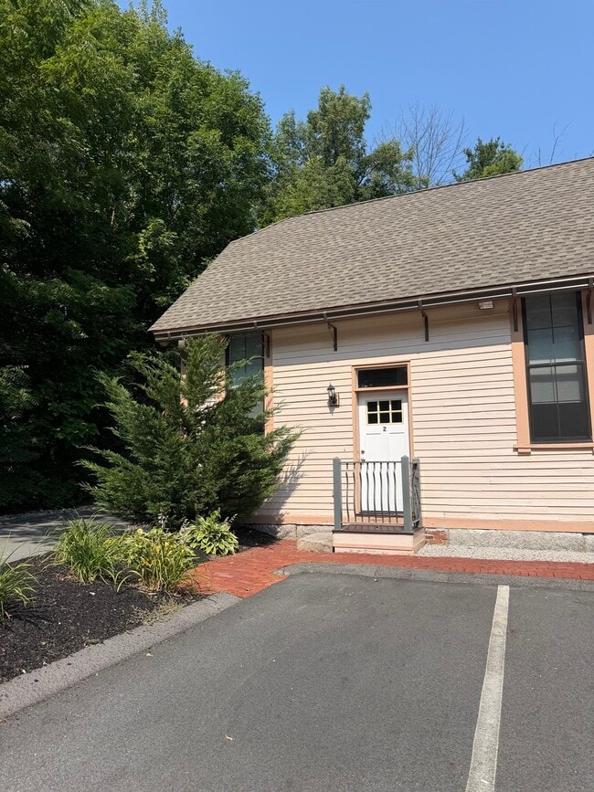 Building Photo - 352 Manchaug Rd Unit 2