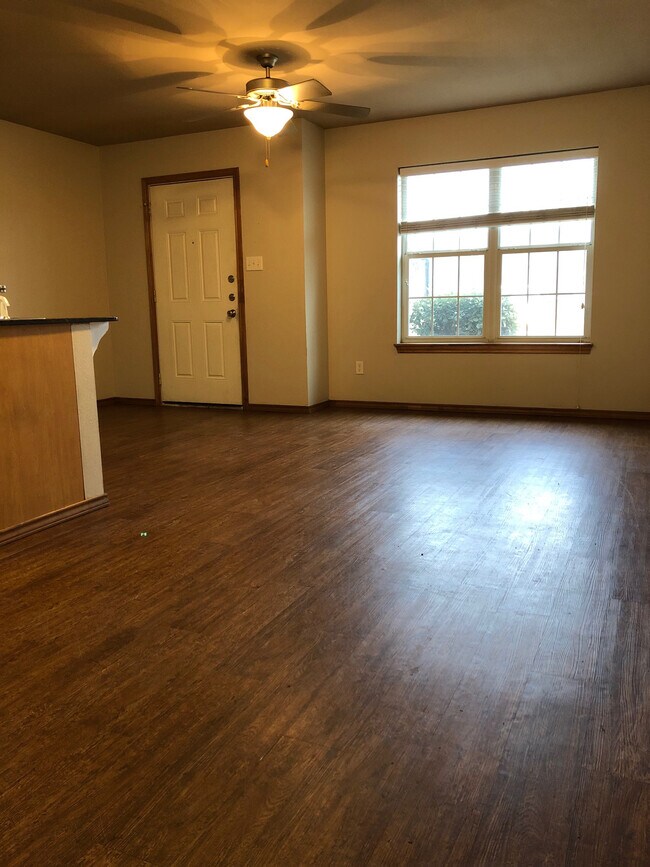 Photo - 102 S East St